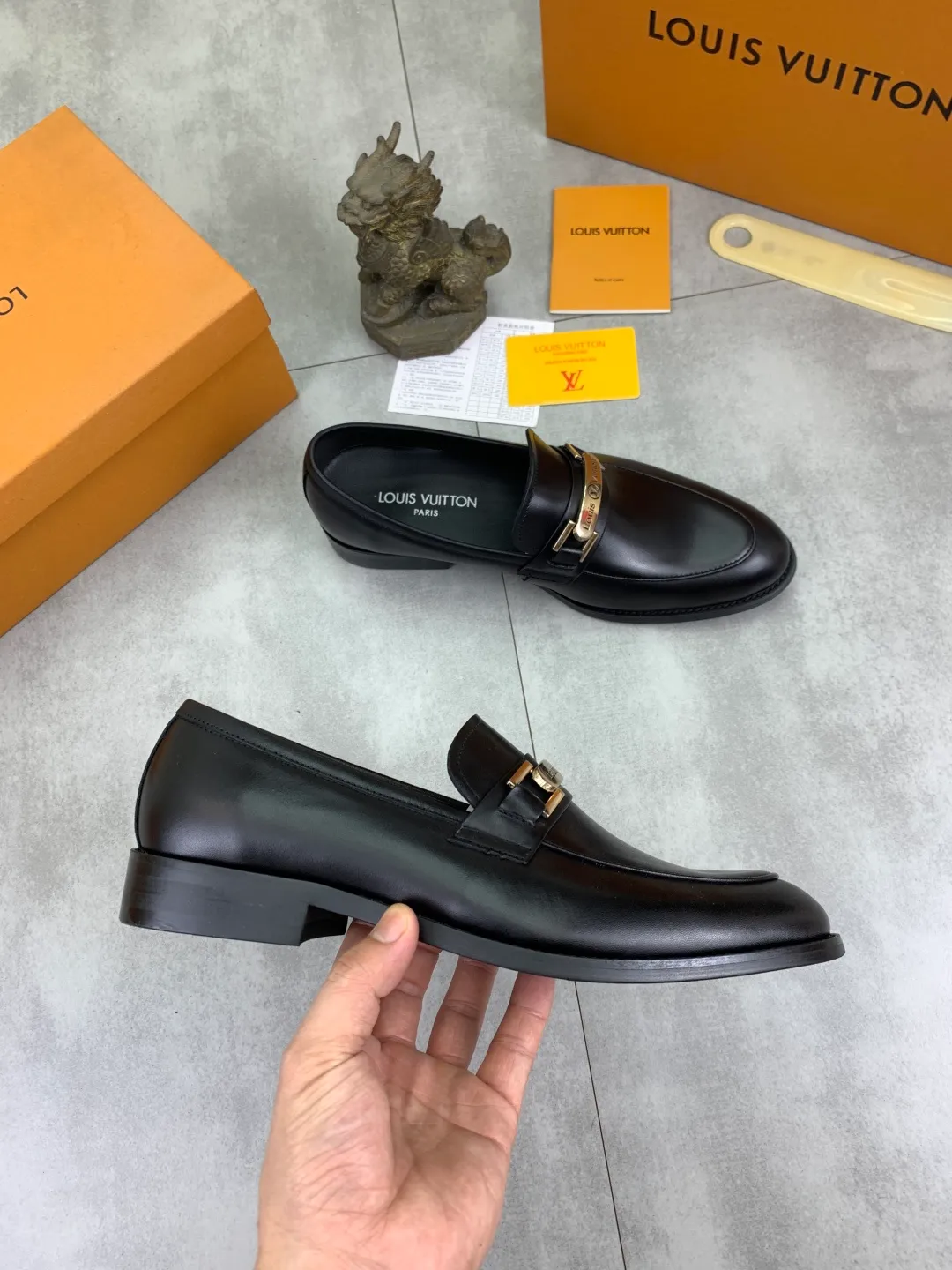 Men's Men's Shoes 💰P420 [New Style] 💰Yangli💎💎💎[Louis Vuitton] LV high-end men's formal business leather shoes, original order 1:1! Original imported calfskin, original metal buckle, imported sheepskin lining for feet, original outsole, men's shoe size: 39-45 (38.46 customized) black optional
